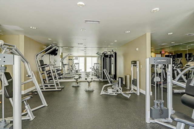 gym featuring recessed lighting, visible vents, and baseboards