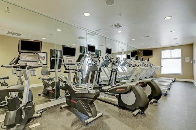 workout area with recessed lighting, visible vents, and baseboards