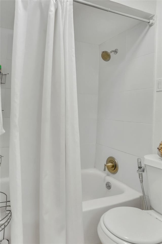 bathroom featuring toilet and shower / bath combo