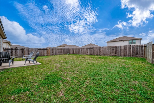 view of yard featuring a patio