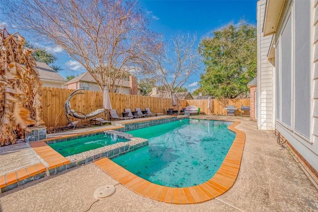 view of pool with an in ground hot tub and a patio area