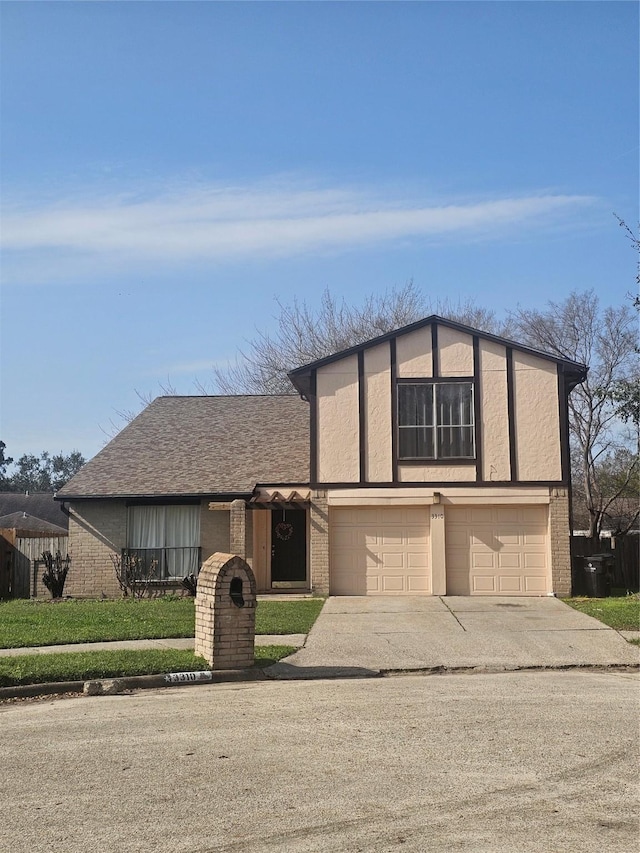 view of front facade featuring a garage