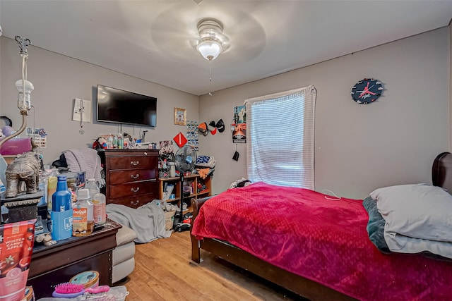 bedroom featuring light hardwood / wood-style flooring and ceiling fan