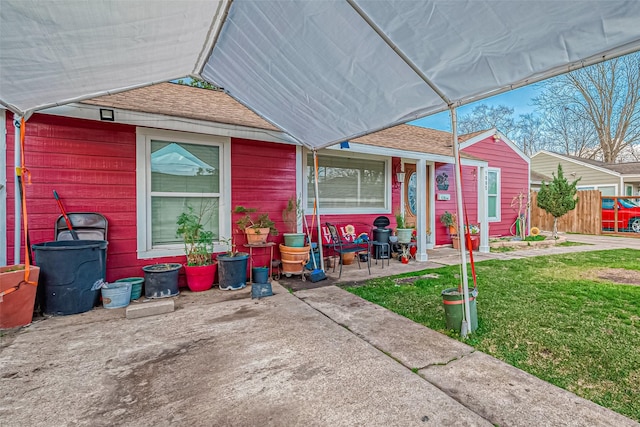 view of front facade featuring a front lawn and a patio area