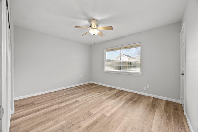 empty room featuring light wood-type flooring, ceiling fan, and baseboards