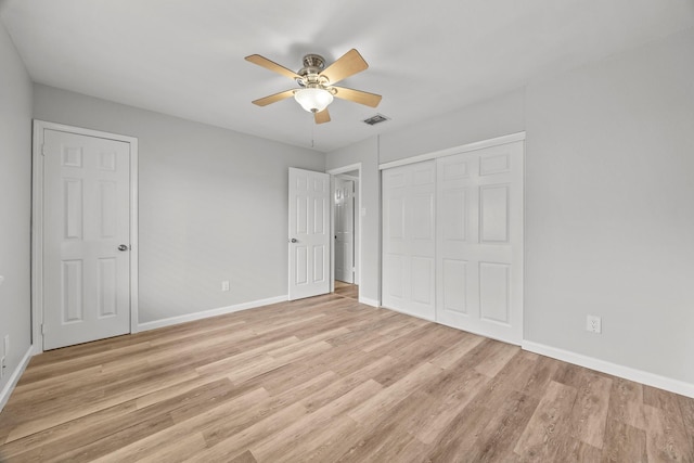 unfurnished bedroom with visible vents, baseboards, light wood-style flooring, ceiling fan, and a closet