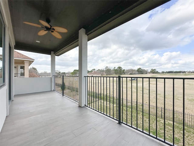 balcony featuring ceiling fan