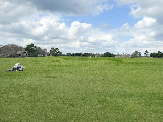 view of yard featuring a rural view