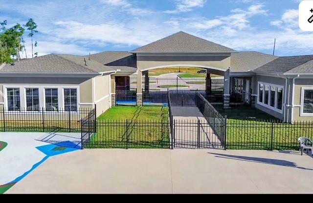 view of front of home featuring a front yard and fence