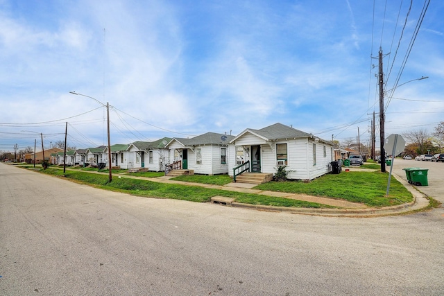 view of front of property with a front yard