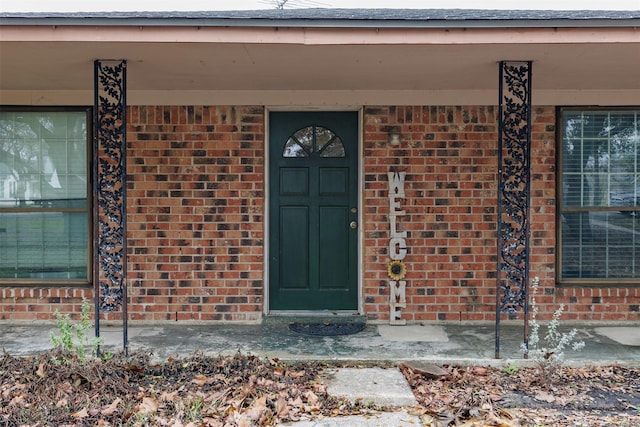 property entrance with covered porch