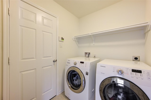 laundry room with light tile patterned flooring and independent washer and dryer