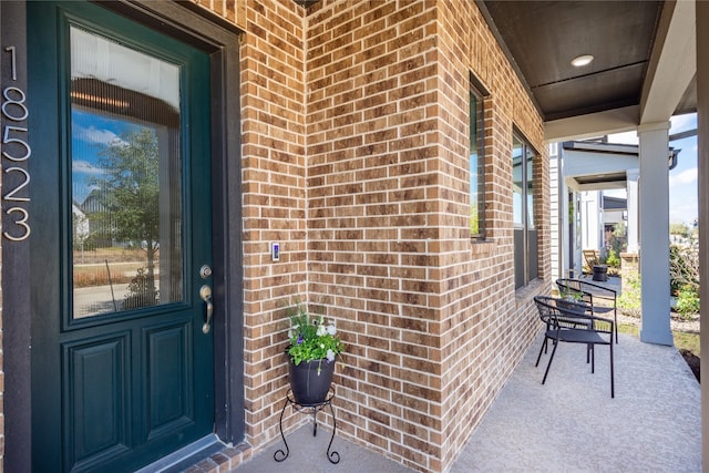 property entrance with covered porch