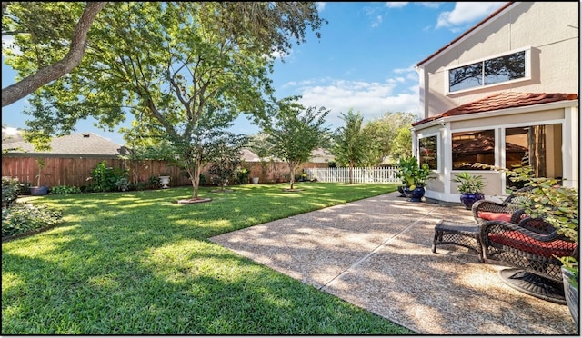 view of yard featuring a patio