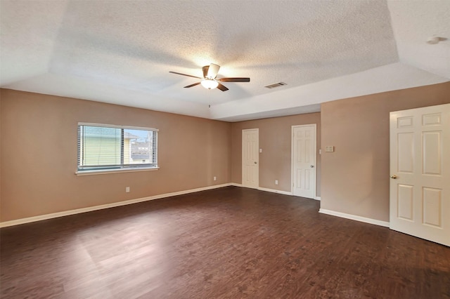 unfurnished room featuring dark wood-type flooring, ceiling fan, and a textured ceiling