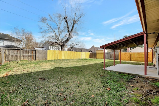 view of yard featuring a patio area