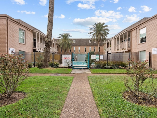 view of property's community featuring a yard