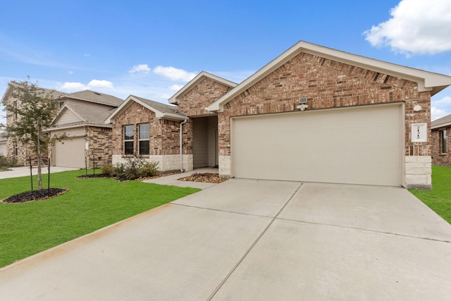 view of front of house featuring a garage and a front yard