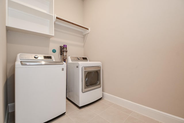 laundry room featuring light tile patterned floors and washing machine and clothes dryer