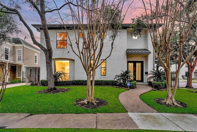 view of front of house featuring a yard