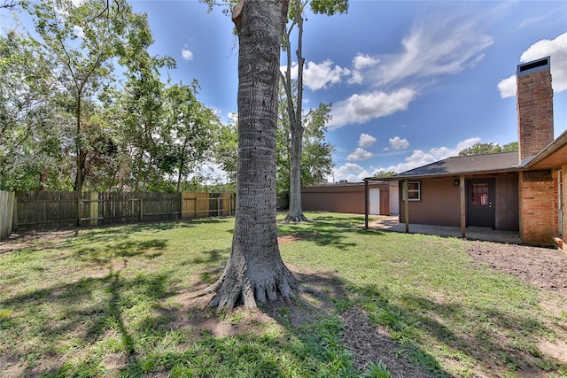 view of yard featuring a patio