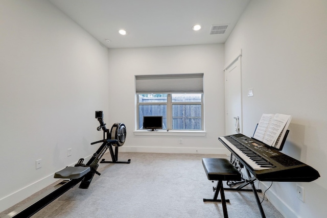 exercise room with carpet flooring