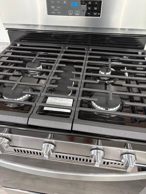 23506 Daisy Grubber Ln, Hockley, TX 77447 - kitchen view of gas range