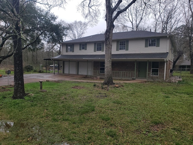 view of front of property featuring a porch, a carport, and a front yard