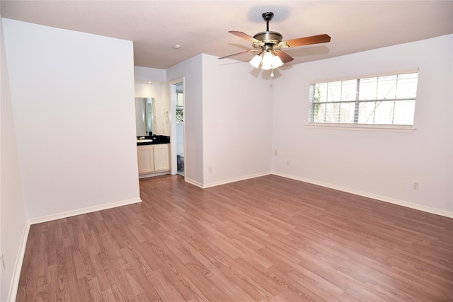 unfurnished room with wood-type flooring and ceiling fan