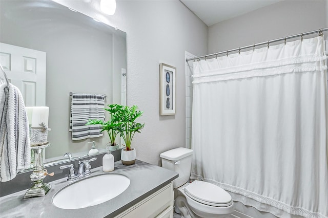 full bathroom featuring vanity, shower / bathtub combination with curtain, and toilet