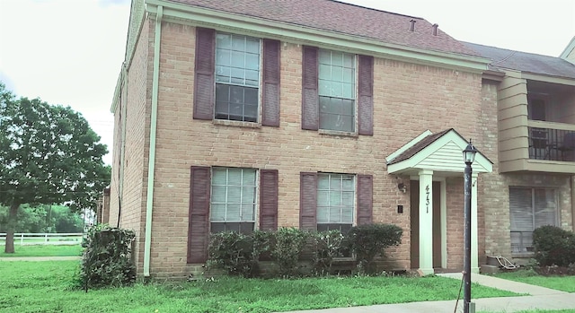 view of front of house with a front yard