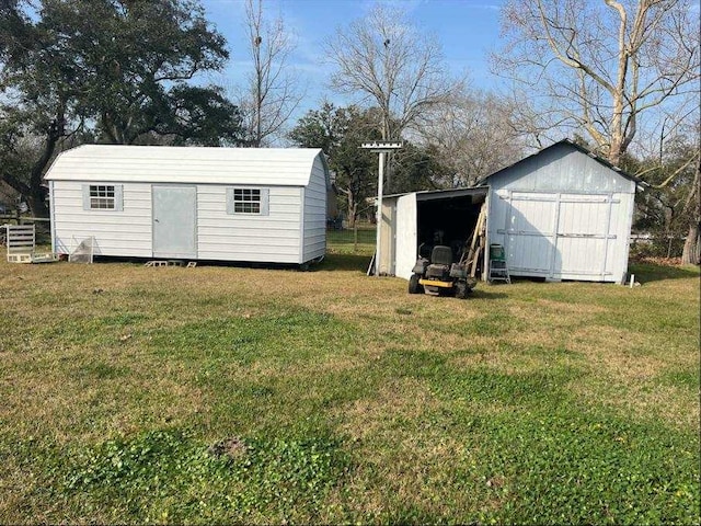 view of yard with a shed