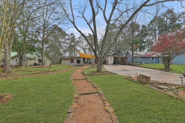 view of yard with a carport