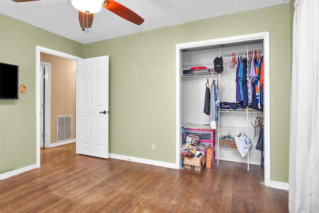 bedroom with hardwood / wood-style flooring, ceiling fan, and a closet