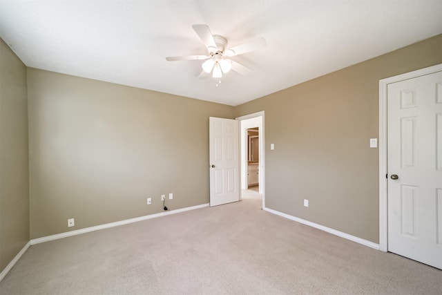 carpeted empty room featuring ceiling fan