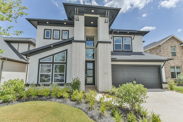 view of front facade with a garage