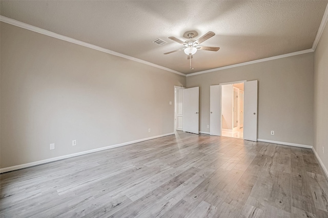 unfurnished bedroom featuring ceiling fan, ornamental molding, light hardwood / wood-style floors, and a textured ceiling