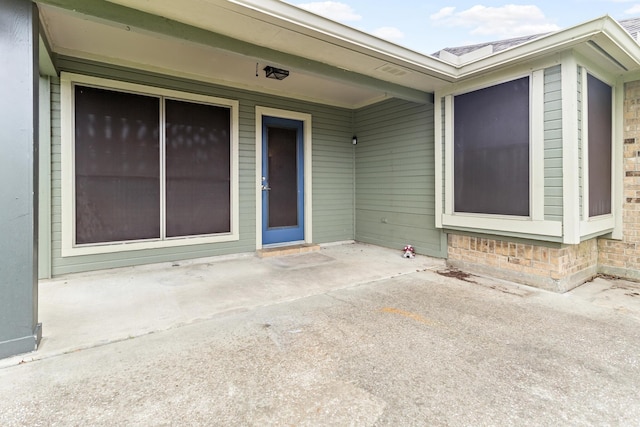 property entrance featuring a patio