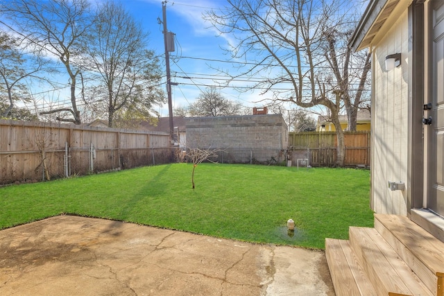 view of yard featuring a patio area