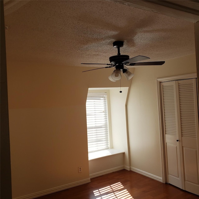 unfurnished bedroom featuring ceiling fan, hardwood / wood-style floors, a textured ceiling, and a closet