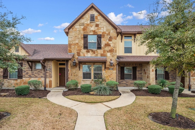 view of front of house featuring a front yard