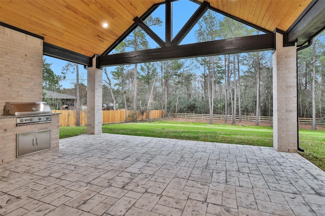 view of patio with an outdoor kitchen and grilling area