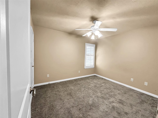 carpeted empty room featuring ceiling fan