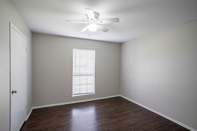 unfurnished room with dark wood-type flooring and ceiling fan