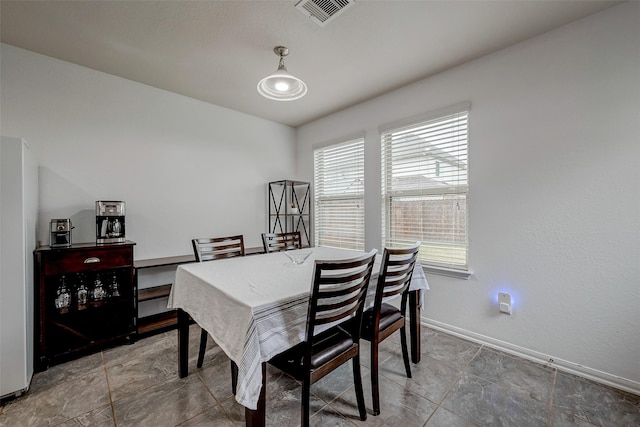 dining space with visible vents and baseboards