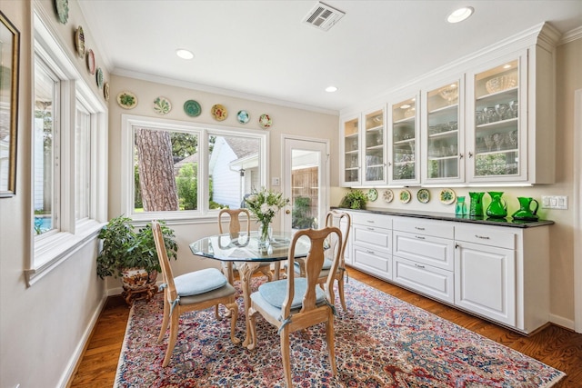 sunroom / solarium featuring visible vents