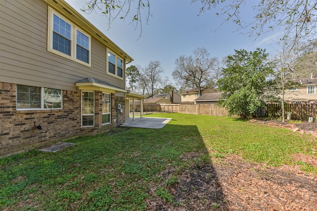 view of yard featuring a patio area