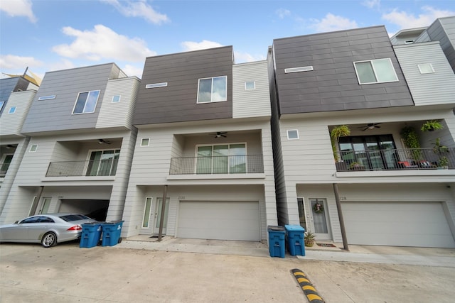 townhome / multi-family property with ceiling fan