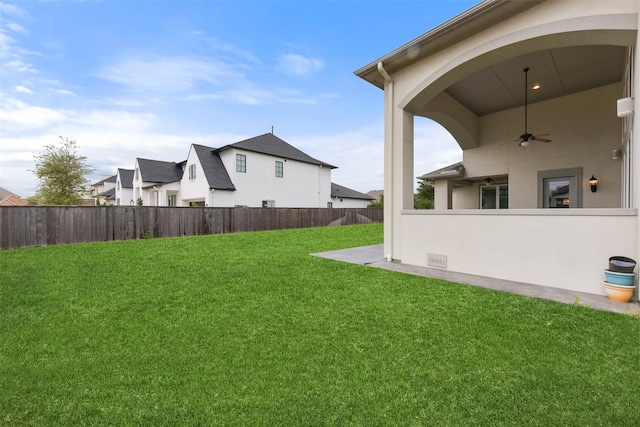 view of yard with ceiling fan