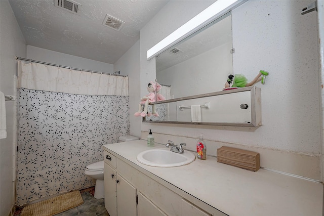 bathroom featuring vanity, toilet, a shower with shower curtain, and a textured ceiling